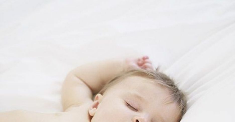 Razem czy osobno, jak powinno spać niemowlę?