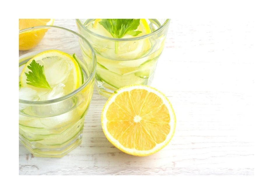 Woda z cytryną: zdrowy rytuał